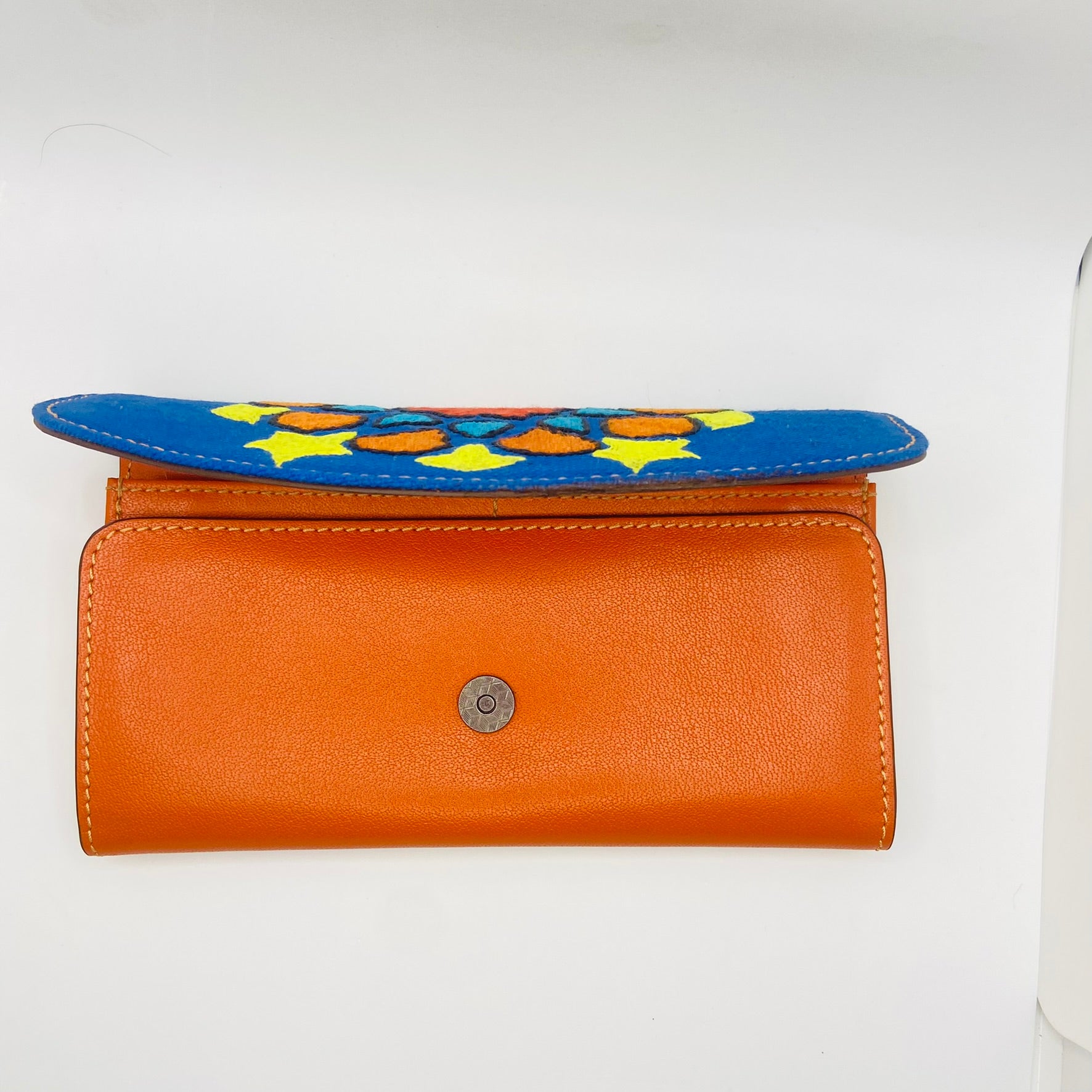 Chic Stitches: Leather & Embroidery Wallet Elegance - Nuba Arts